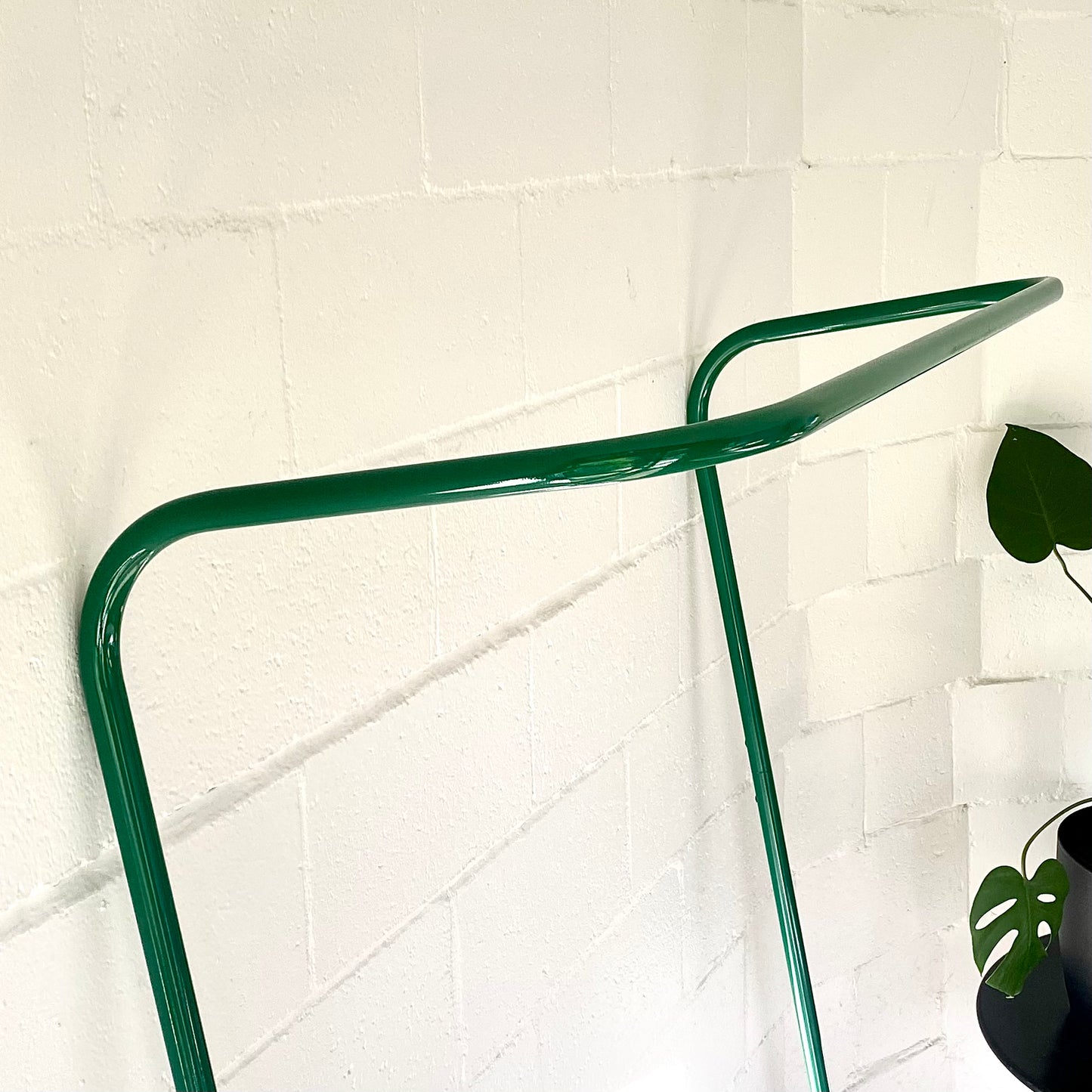 Pitch Drop Leaning Rail